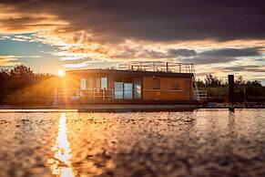 Lake Breeze Retreat, Klitten