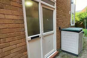Larches Lane Retreat - Sleeps 5 - Wolverhampton