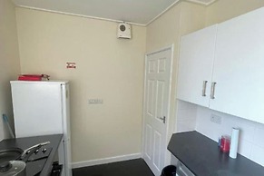 Larches Lane Retreat - Sleeps 5 - Wolverhampton