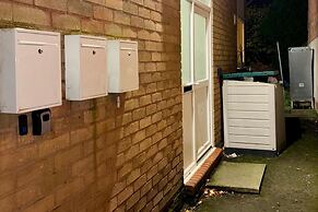 Larches Lane Retreat - Sleeps 5 - Wolverhampton