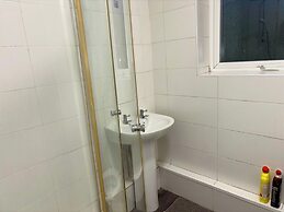Larches Lane Retreat - Sleeps 5 - Wolverhampton