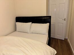 Larches Lane Retreat - Sleeps 5 - Wolverhampton