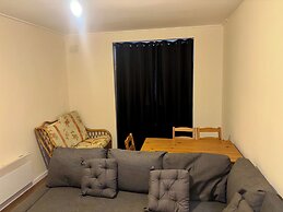 Larches Lane Retreat - Sleeps 5 - Wolverhampton