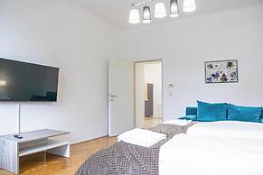 Modern 2BR City Apt Near Stadthalle