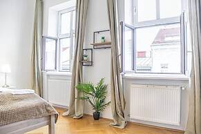 Modern 2BR City Apt Near Stadthalle