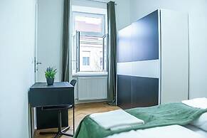 Modern 2BR City Apt Near Stadthalle