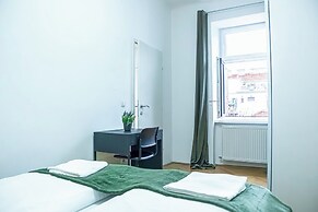Modern 2BR City Apt Near Stadthalle