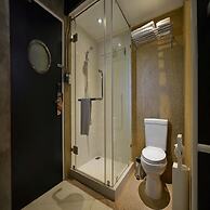 Premier Deluxe Comfort Modern & Relaxing