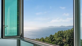 Namhae Briant Oceanview Spa Pension