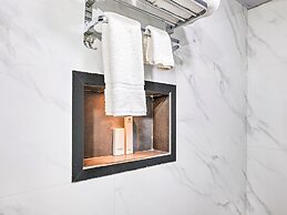 SkyLuxuria Hotel & Service Apartments