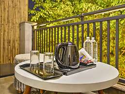 SkyLuxuria Hotel & Service Apartments