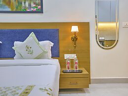 SkyLuxuria Hotel & Service Apartments