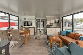 Havel Houseboat Serenity