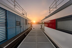 Havel Houseboat Serenity