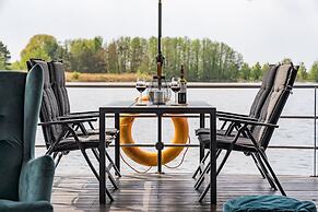 Havel Houseboat Serenity