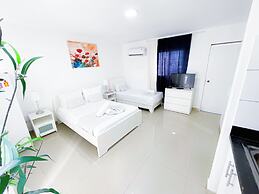 DELUXE STUDIOS HOTEL POOL AND BEACH