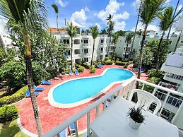 DELUXE STUDIOS HOTEL POOL AND BEACH