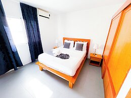 DELUXE STUDIOS HOTEL POOL AND BEACH