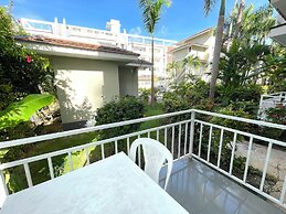 DELUXE STUDIOS HOTEL POOL AND BEACH