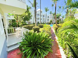 DELUXE STUDIOS HOTEL POOL AND BEACH