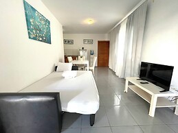DELUXE STUDIOS HOTEL POOL AND BEACH