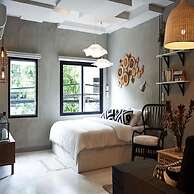 Executive Elegance Luxe Suite for Travelers