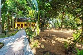Green Bungalow Garden Resort