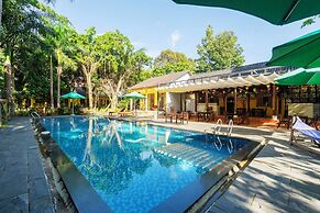 Green Bungalow Garden Resort