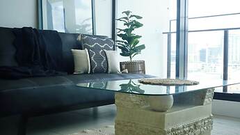 Spacious City Escape With Pool, Gym & Free Parking