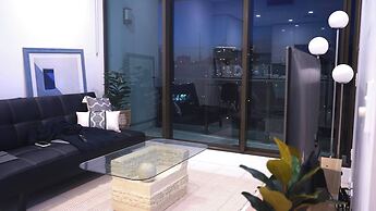 Spacious City Escape With Pool, Gym & Free Parking