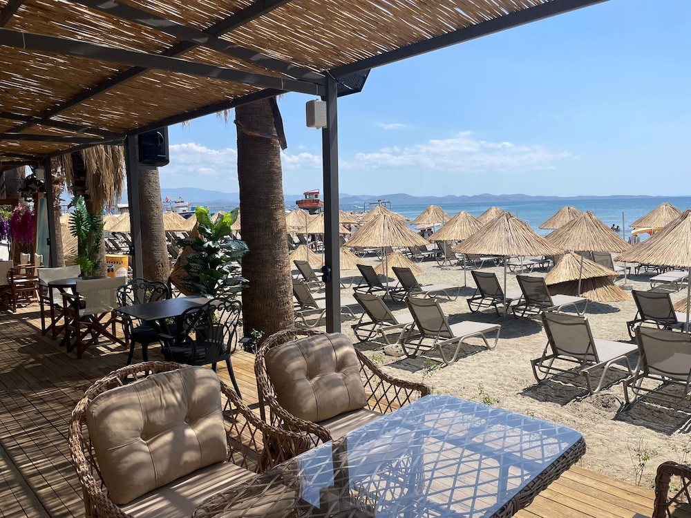 Grand Cennet Beach Hotel