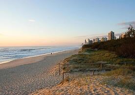 Oceanfront Serenity At Main Beach
