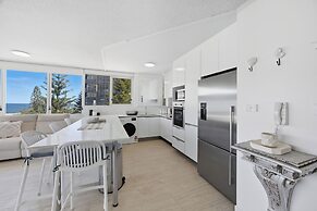 Oceanfront Serenity At Main Beach