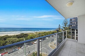 Oceanfront Serenity At Main Beach