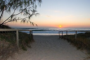 Oceanfront Serenity At Main Beach