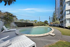 Oceanfront Serenity At Main Beach