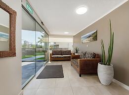 Oceanfront Serenity At Main Beach