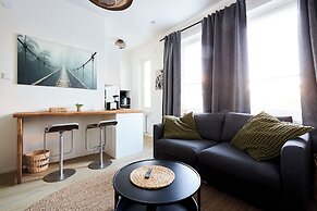 Beautiful Studio in Heart of Downtown