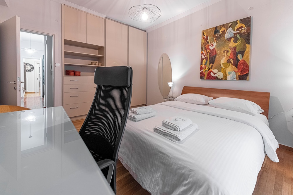 Alopece City Apartment