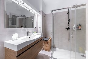 Alopece City Apartment