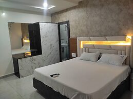 Hotel NVR Grand