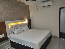 Hotel NVR Grand