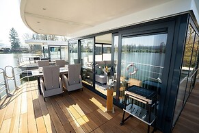 Schones Hausboot in Hoxter