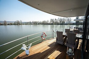 Schones Hausboot in Hoxter