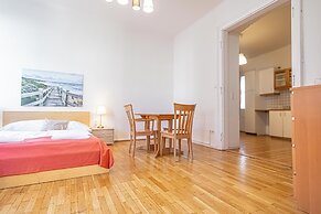 Affordable Apartment Near Stadthalle