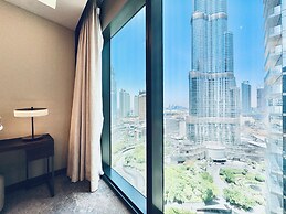 Venduras Skyline 3BR at Address Opera