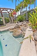 Palm Cove Studio Pools Spa Bar