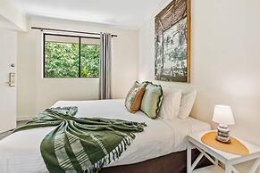 Palm Cove Studio Pools Spa Bar