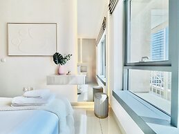 Venduras Chic 1BR near Burj Khalifa