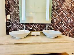 Venduras Cozy 3BR at Damac Tower